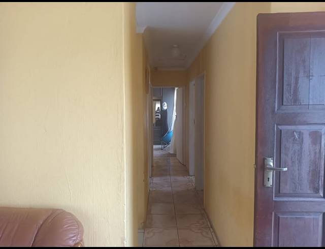 3 BEDROOM HOUSE FOR SALE IN MAHUBE VALLEY